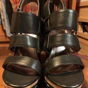 Charles David SZ 7 Black w/cork wedge great shoe wear anytime